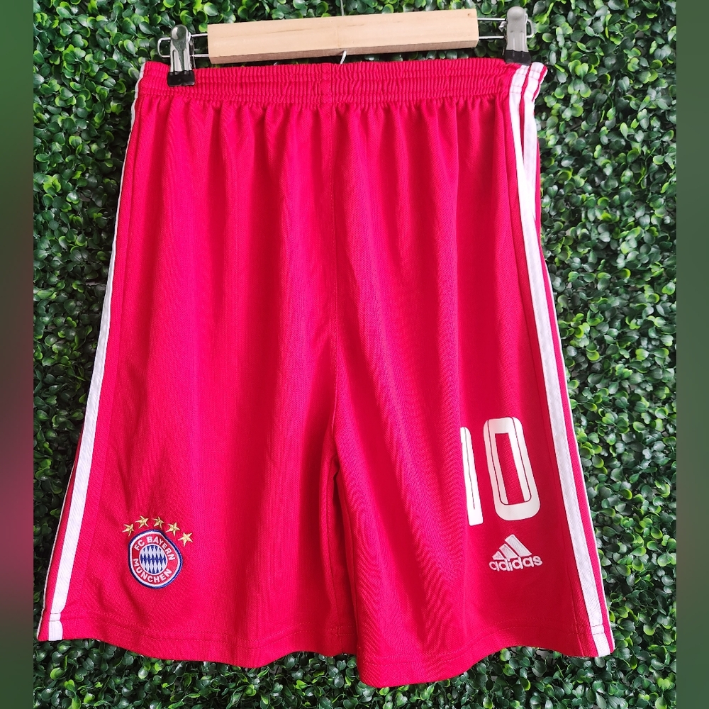 Adidas FC Beyern Munchen Red Soccers Shorts Size L / W10 L7